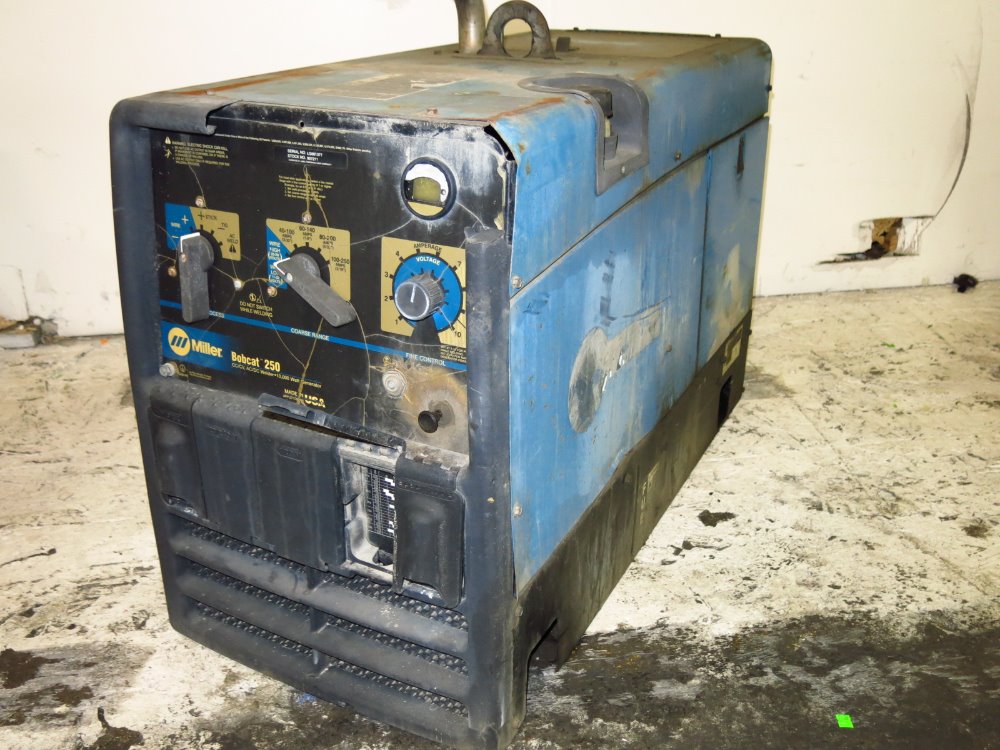 MILLER BOBCAT 250 WelderGenerator 324704