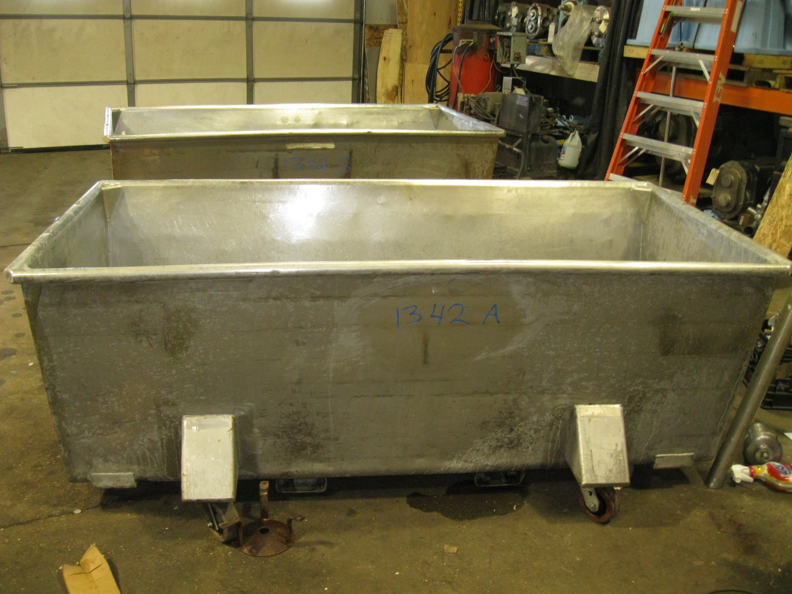 300 Gallon Horizontal Tub - Stainless Steel | 378457